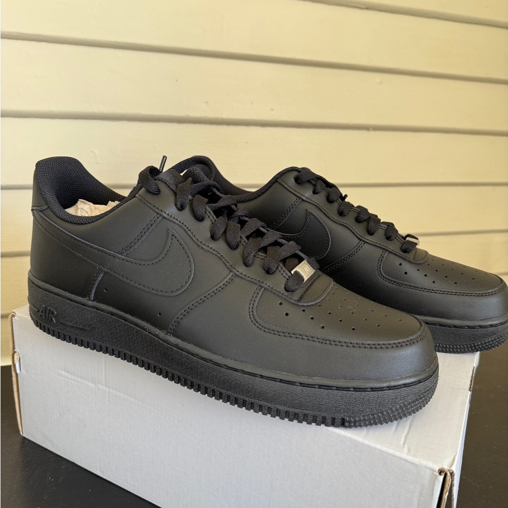 Nike Men's All-Black Low Top Leather Sneakers